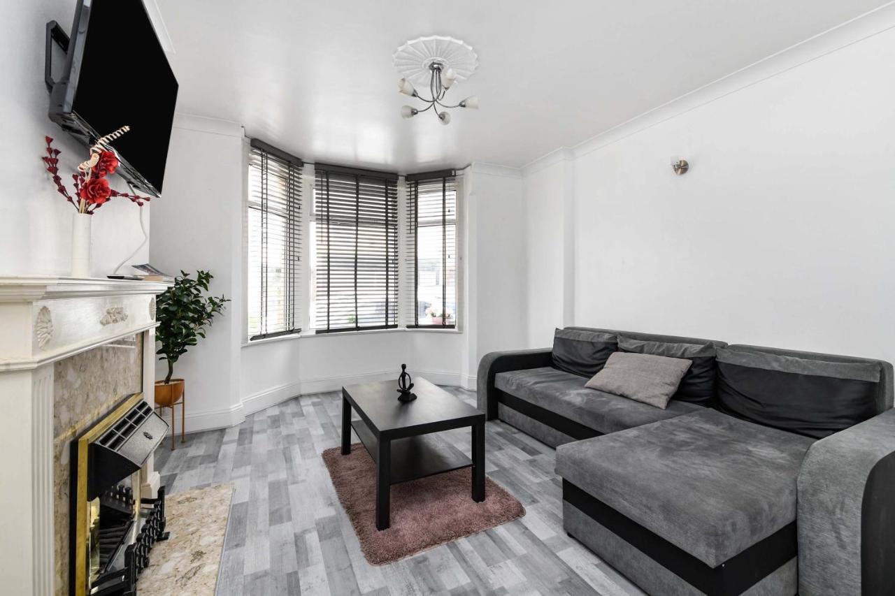 Villa The White Rose Crown, Free Parking & Wifi, 10Beds Colchester Exterior foto